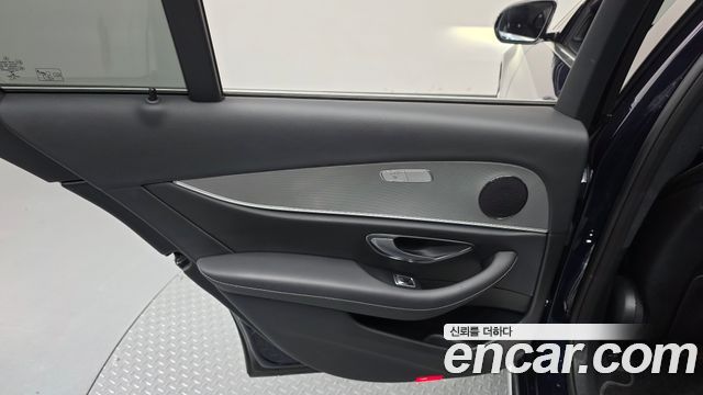 Mercedes-Benz E-Class 2018 — photo 15
