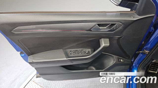 Volkswagen T-Roc 2022 — photo 14