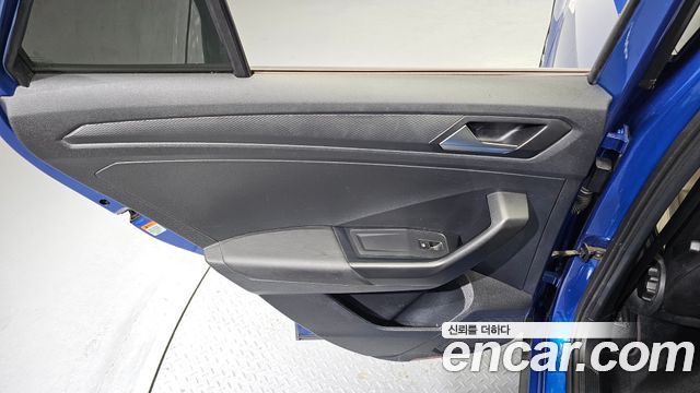Volkswagen T-Roc 2022 — photo 15