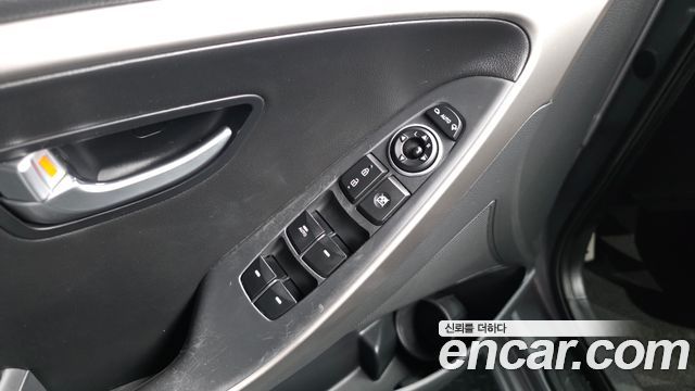 Hyundai i30 2012 — photo 35