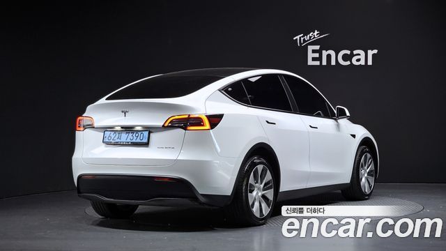 Tesla Model Y 2023 — photo 2