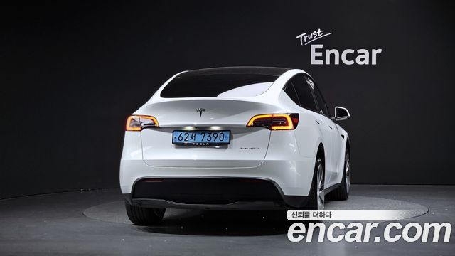 Tesla Model Y 2023 — photo 4