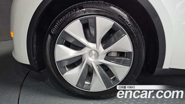 Tesla Model Y 2023 — photo 5