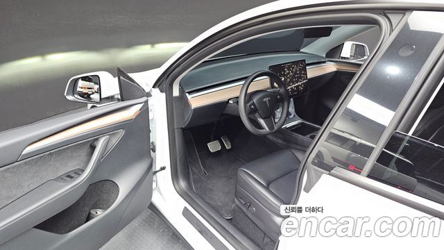 Tesla Model Y 2023 — photo 13