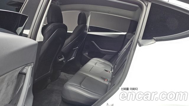 Tesla Model Y 2023 — photo 17