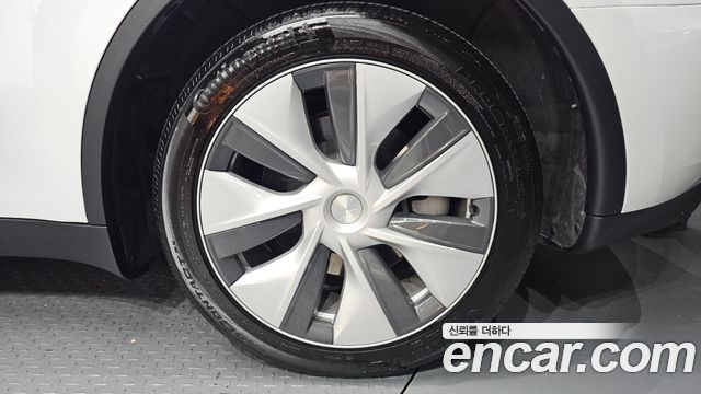 Tesla Model Y 2023 — photo 7