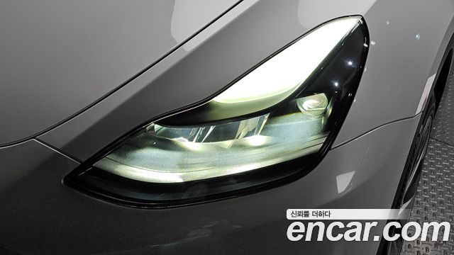 Tesla Model Y 2023 — photo 8