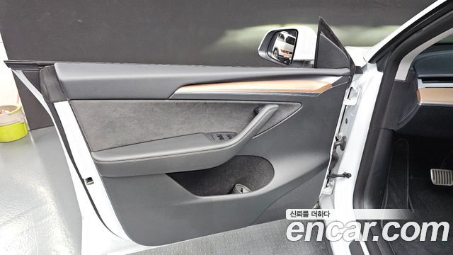 Tesla Model Y 2023 — photo 14