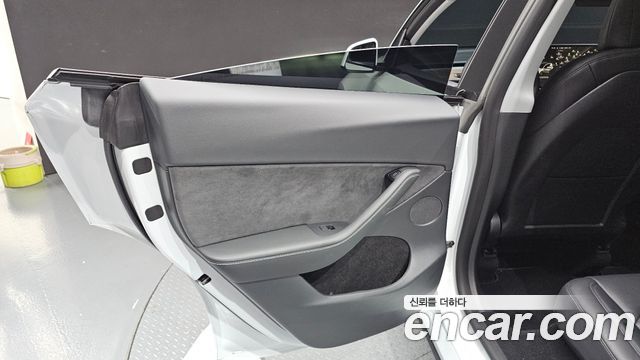 Tesla Model Y 2023 — photo 15