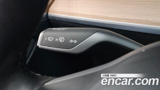 Tesla Model Y 2023 — photo 27