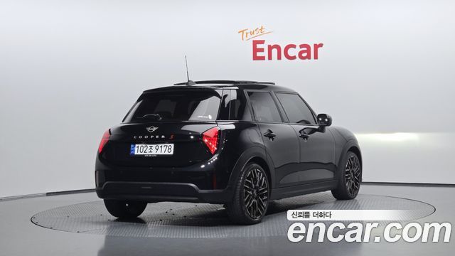 Mini Cooper 2025 — photo 2