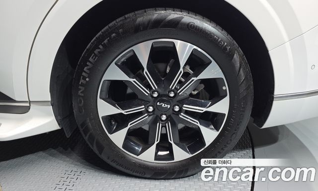 Kia Canival 2023 — photo 7