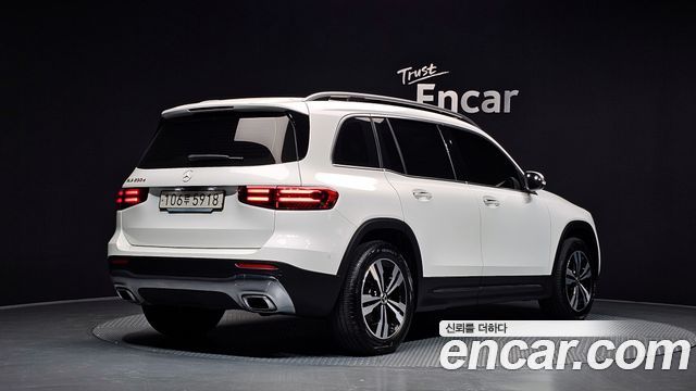 Mercedes-Benz GLB-Class 2024 — photo 2