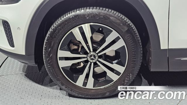 Mercedes-Benz GLB-Class 2024 — photo 5
