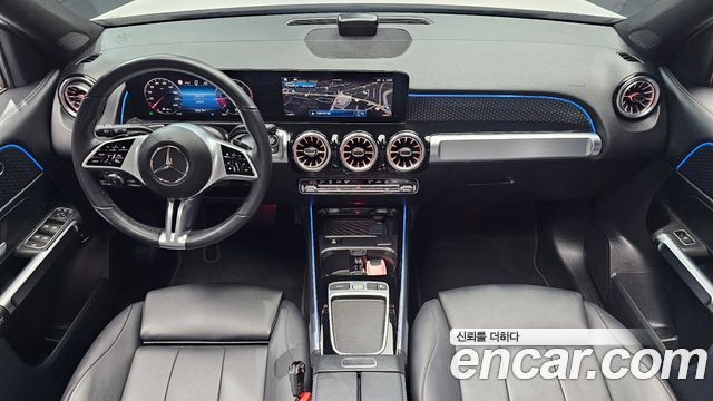 Mercedes-Benz GLB-Class 2024 — photo 10