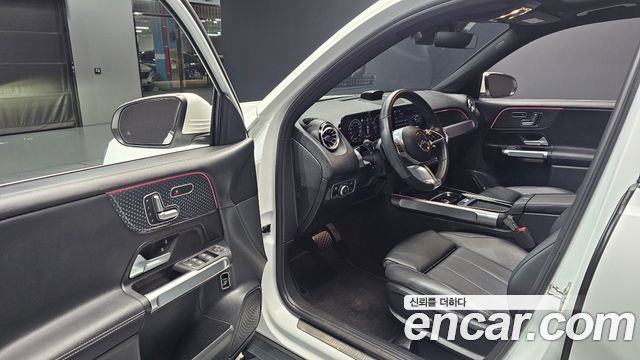 Mercedes-Benz GLB-Class 2024 — photo 13