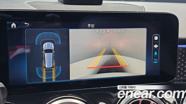 Mercedes-Benz GLB-Class 2024 — photo 21