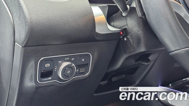 Mercedes-Benz GLB-Class 2024 — photo 22