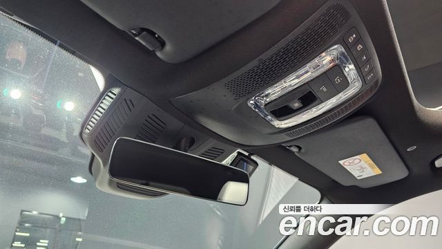 Mercedes-Benz GLB-Class 2024 — photo 26