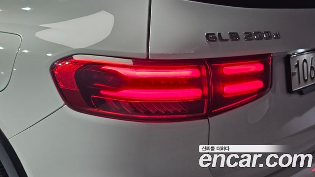 Mercedes-Benz GLB-Class 2024 — photo 9