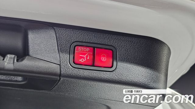 Mercedes-Benz GLB-Class 2024 — photo 30