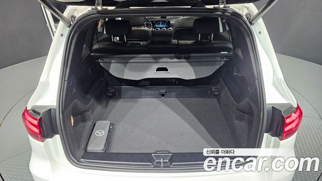 Mercedes-Benz GLB-Class 2024 — photo 31