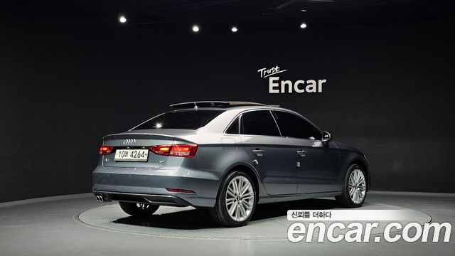 Audi A3 2018 — photo 2