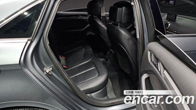 Audi A3 2018 — photo 11