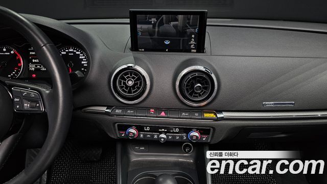 Audi A3 2018 — photo 14