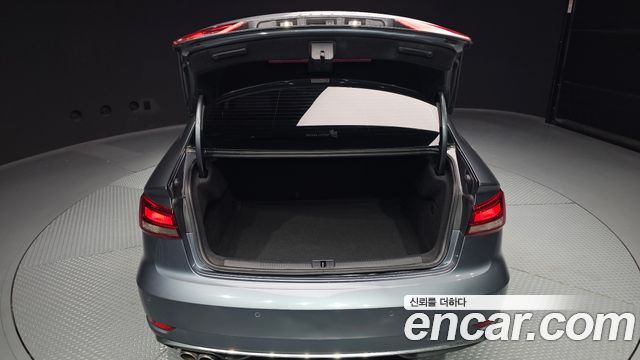 Audi A3 2018 — photo 20