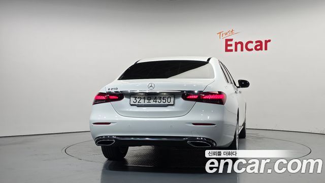 Mercedes-Benz E-Class 2021 — photo 4