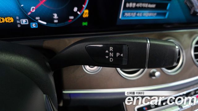 Mercedes-Benz E-Class 2021 — photo 9