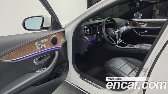 Mercedes-Benz E-Class 2021 — photo 10