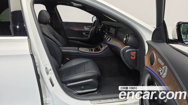 Mercedes-Benz E-Class 2021 — photo 11