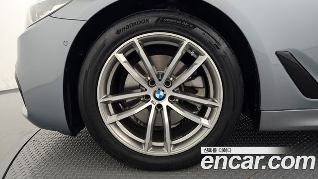 BMW 5-Series 2017 — photo 5
