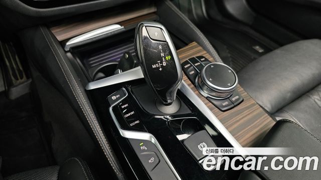 BMW 5-Series 2017 — photo 9