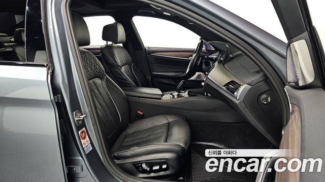BMW 5-Series 2017 — photo 11
