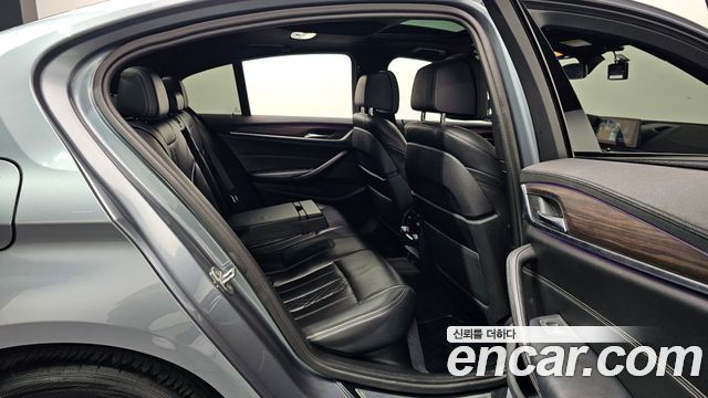 BMW 5-Series 2017 — photo 12