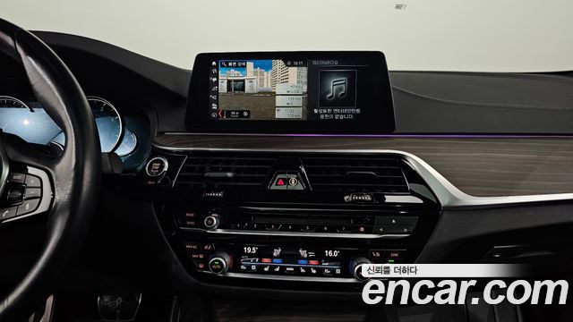 BMW 5-Series 2017 — photo 14