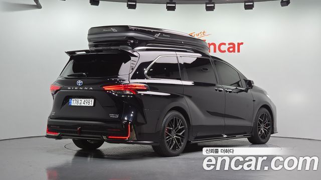 Toyota Sienna 2024 — photo 2