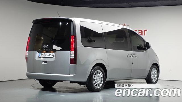 Hyundai Staria 2023 — photo 2
