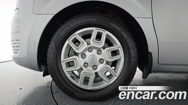 Hyundai Staria 2023 — photo 5