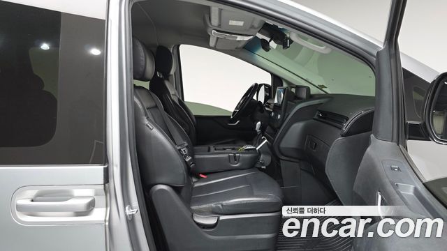 Hyundai Staria 2023 — photo 16