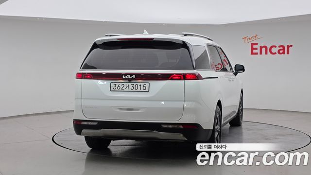 Kia Canival 2023 — photo 4
