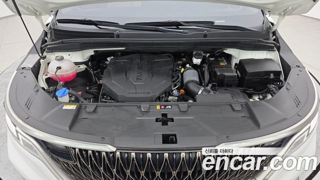 Kia Canival 2023 — photo 6