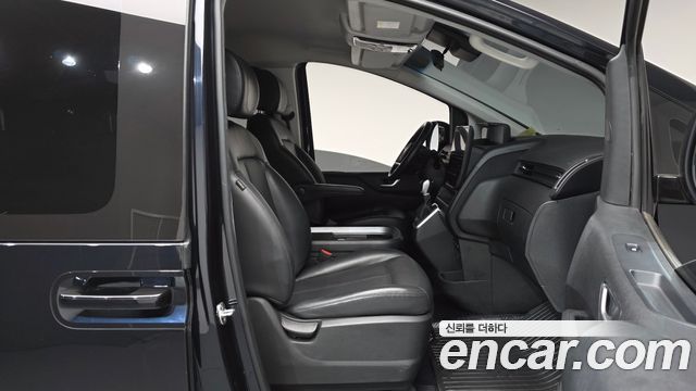 Hyundai Staria 2022 — photo 16
