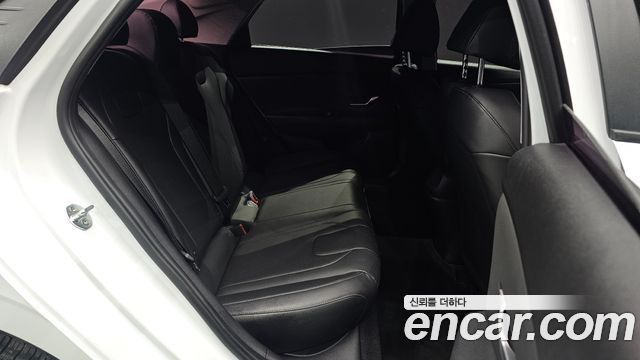 Hyundai AVANTE 2021 — photo 17