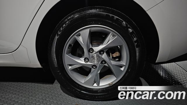 Hyundai AVANTE 2021 — photo 7
