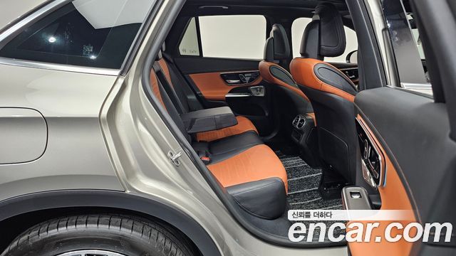Mercedes-Benz GLC-Class 2024 — photo 17