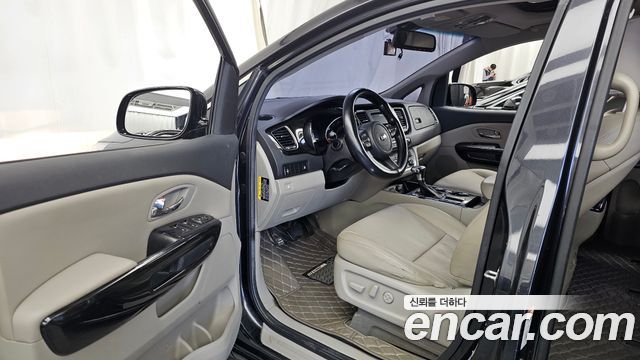 Kia Canival 2019 — photo 10
